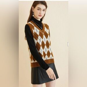 Chanyarn 100% Merino Wool Diamond Lattice
V-Neck Sweater Vest Sz L